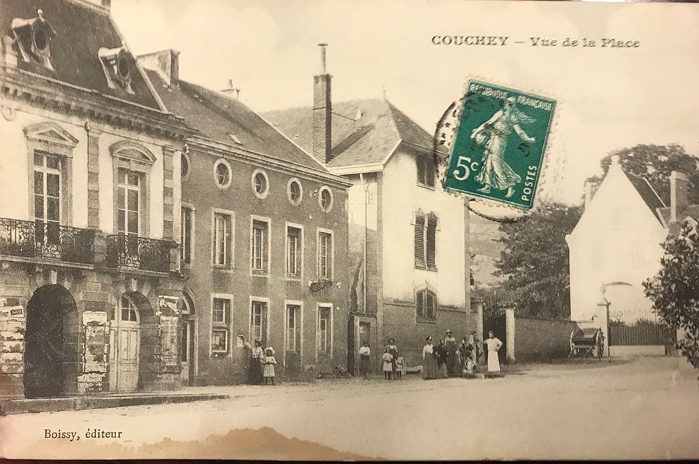 Place du village de Couchey